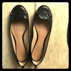 Barely worn Tory Burch black flats size 9